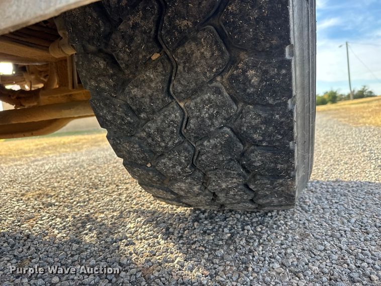 image for item NA9843 1995 Mack RD690S ready mix truck