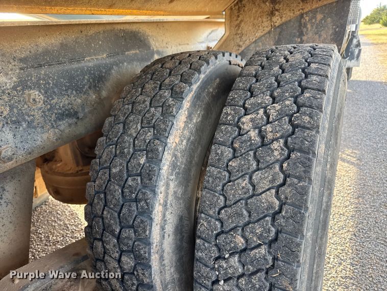 image for item NA9843 1995 Mack RD690S ready mix truck