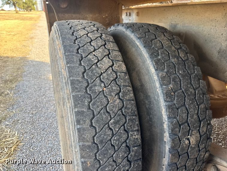 image for item NA9843 1995 Mack RD690S ready mix truck