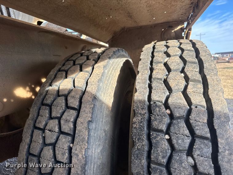 image for item NA9843 1995 Mack RD690S ready mix truck