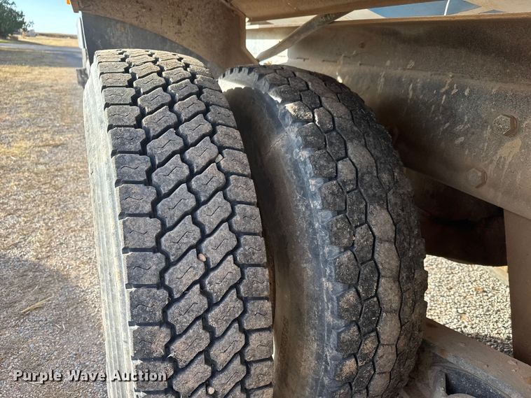 image for item NA9843 1995 Mack RD690S ready mix truck