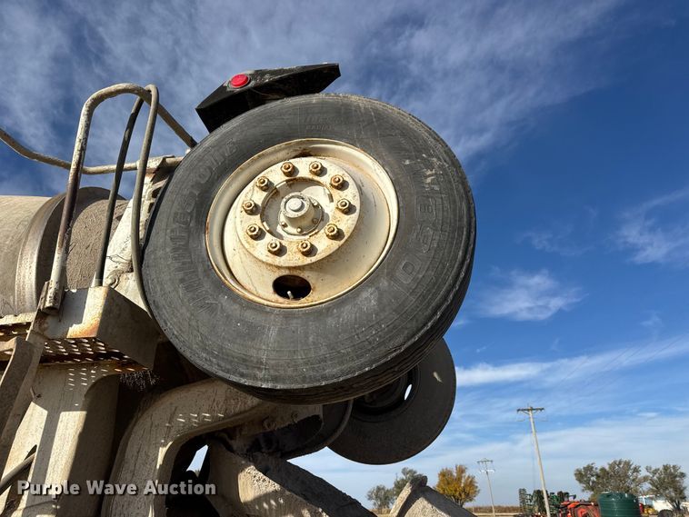 image for item NA9843 1995 Mack RD690S ready mix truck