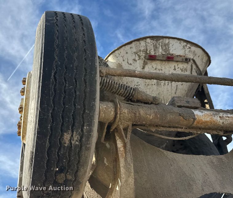 image for item NA9843 1995 Mack RD690S ready mix truck