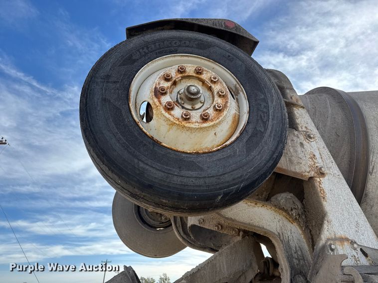 image for item NA9843 1995 Mack RD690S ready mix truck