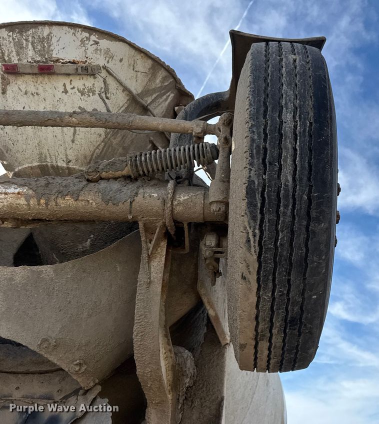 image for item NA9843 1995 Mack RD690S ready mix truck