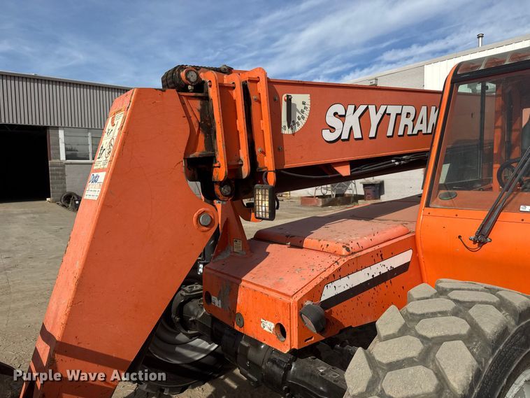 image for item NA9891 2014 Sky Trak 8042 telehandler