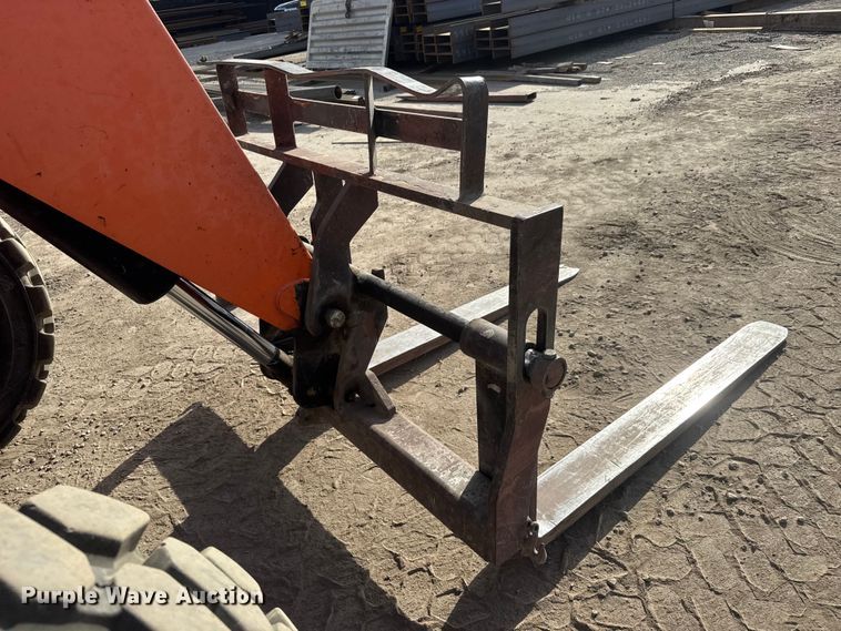 image for item NA9891 2014 Sky Trak 8042 telehandler