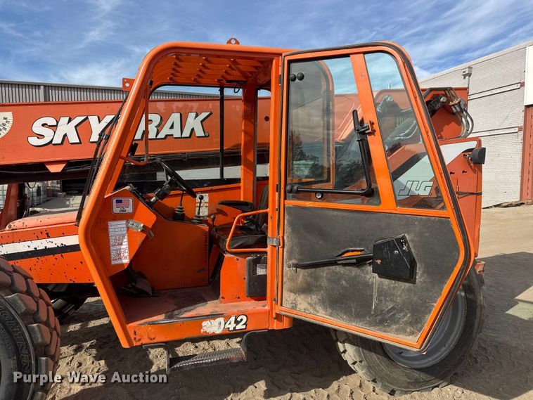 image for item NA9891 2014 Sky Trak 8042 telehandler
