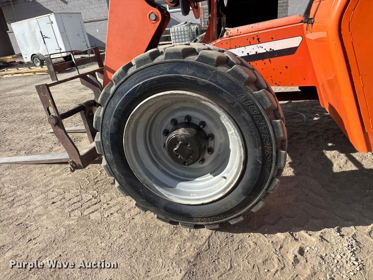 image for item NA9891 2014 Sky Trak 8042 telehandler