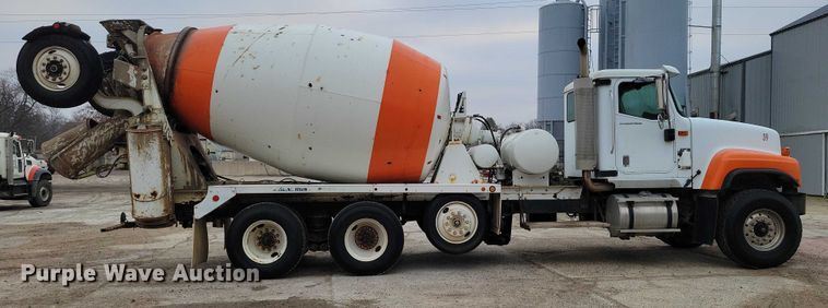 image for item NO9790 2006 International Paystar 5500i ready mix truck