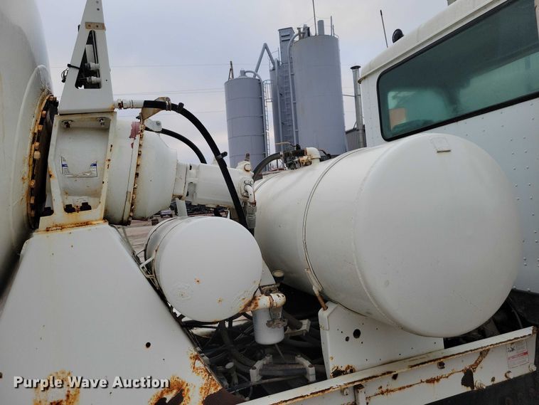 image for item NO9790 2006 International Paystar 5500i ready mix truck