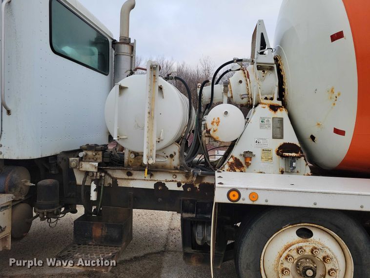 image for item NO9790 2006 International Paystar 5500i ready mix truck