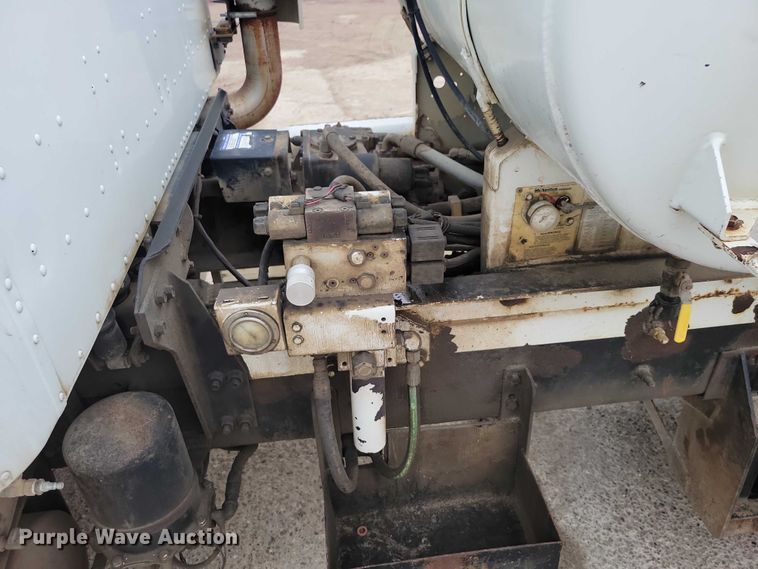 image for item NO9790 2006 International Paystar 5500i ready mix truck