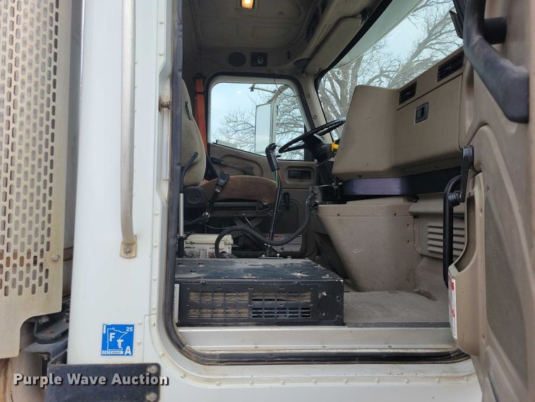 image for item NO9792 2007 International Paystar 5000 ready mix truck