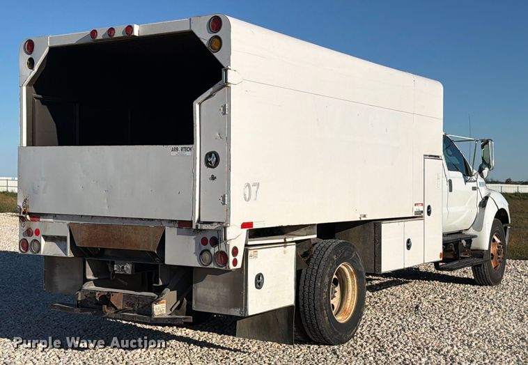 image for item YA1480 2010 Ford F750 Super Duty chipper truck
