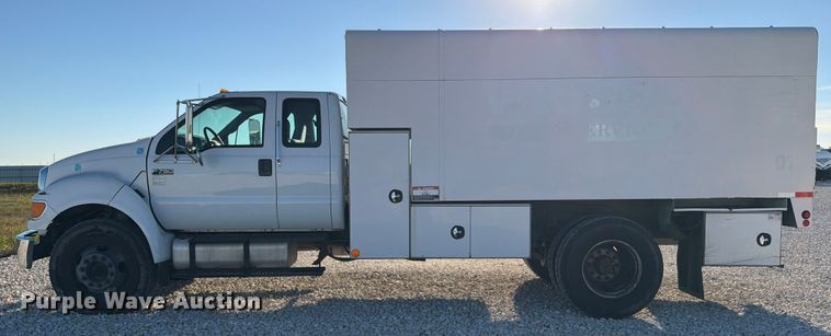 image for item YA1480 2010 Ford F750 Super Duty chipper truck