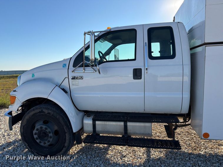 image for item YA1480 2010 Ford F750 Super Duty chipper truck