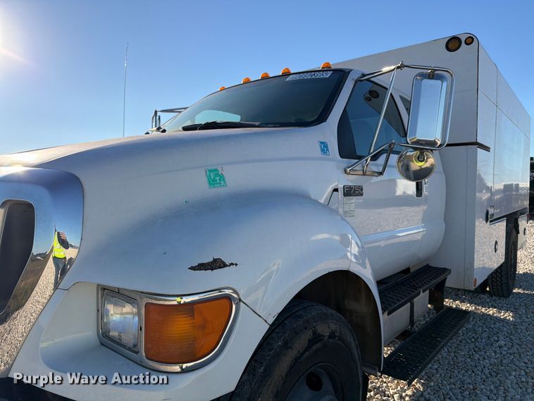image for item YA1480 2010 Ford F750 Super Duty chipper truck