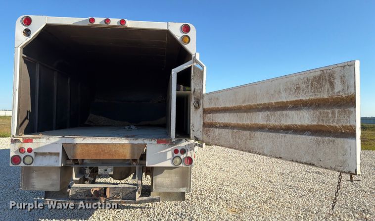 image for item YA1480 2010 Ford F750 Super Duty chipper truck