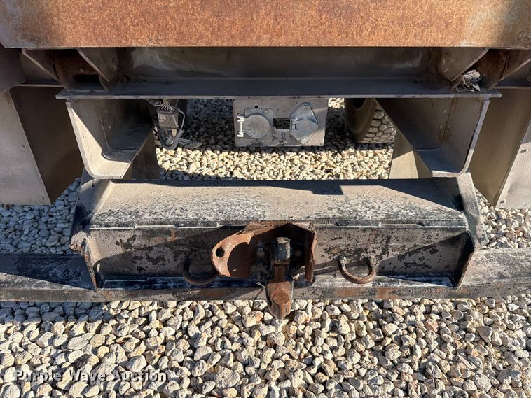 image for item YA1480 2010 Ford F750 Super Duty chipper truck