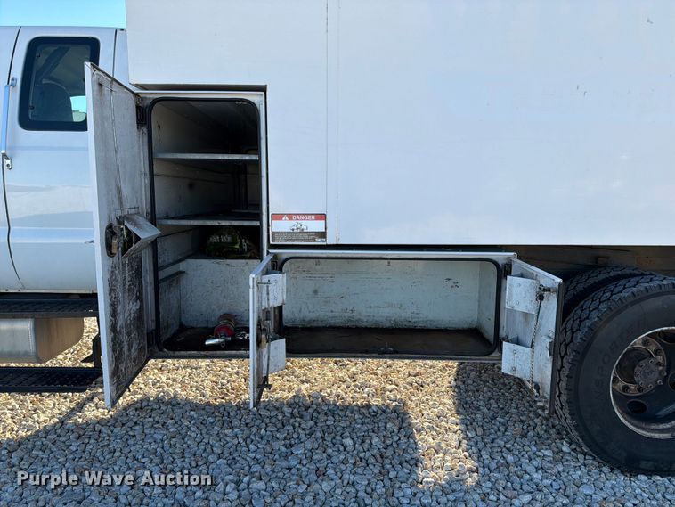 image for item YA1480 2010 Ford F750 Super Duty chipper truck