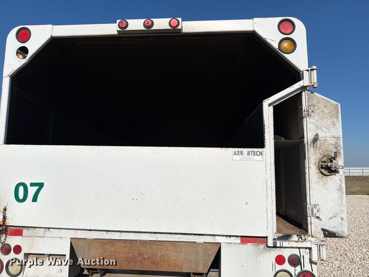 image for item YA1480 2010 Ford F750 Super Duty chipper truck