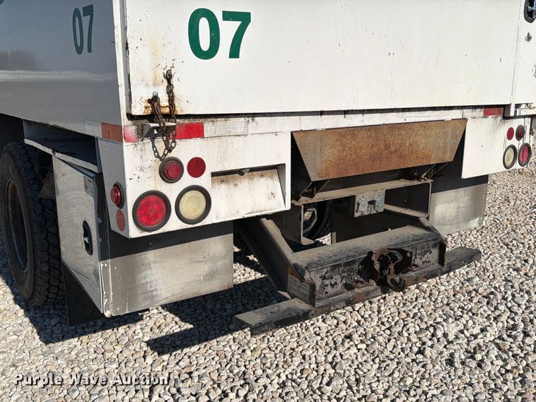 image for item YA1480 2010 Ford F750 Super Duty chipper truck