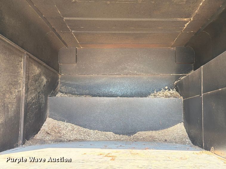 image for item YA1480 2010 Ford F750 Super Duty chipper truck