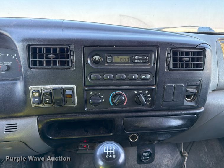 image for item YA1480 2010 Ford F750 Super Duty chipper truck