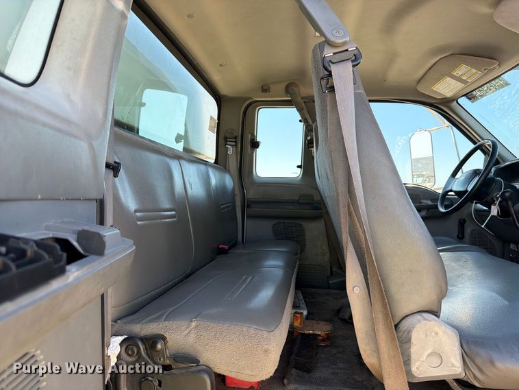 image for item YA1480 2010 Ford F750 Super Duty chipper truck