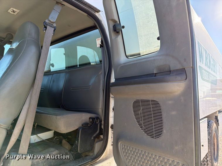 image for item YA1480 2010 Ford F750 Super Duty chipper truck