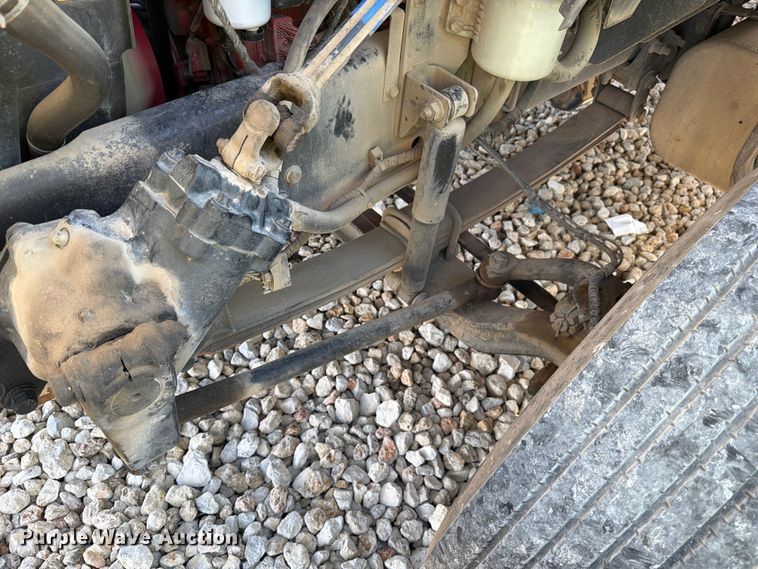 image for item YA1480 2010 Ford F750 Super Duty chipper truck