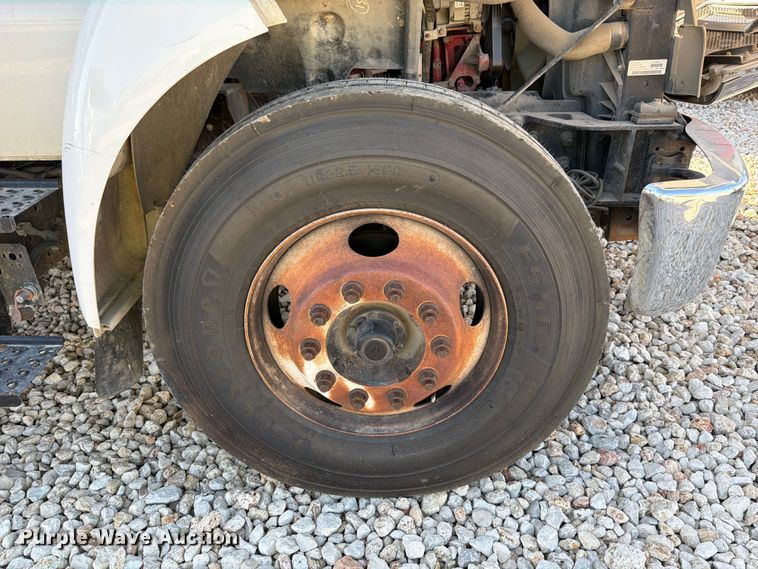 image for item YA1480 2010 Ford F750 Super Duty chipper truck