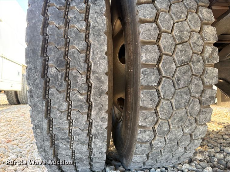 image for item YA1480 2010 Ford F750 Super Duty chipper truck