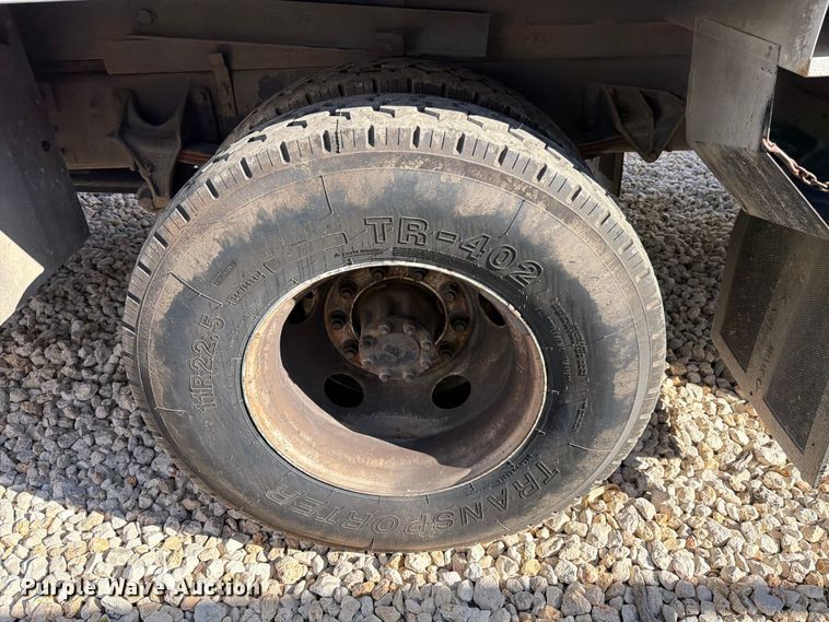 image for item YA1480 2010 Ford F750 Super Duty chipper truck