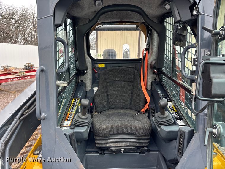 image for item YA1488 2017 John Deere 333G tracked skid steer loader