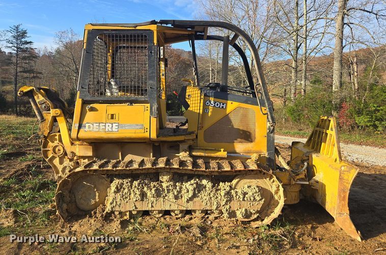 image for item YA1522 2000 John Deere 650H LT dozer