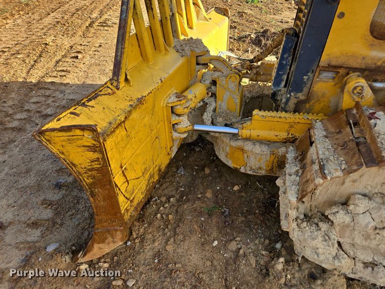 image for item YA1522 2000 John Deere 650H LT dozer