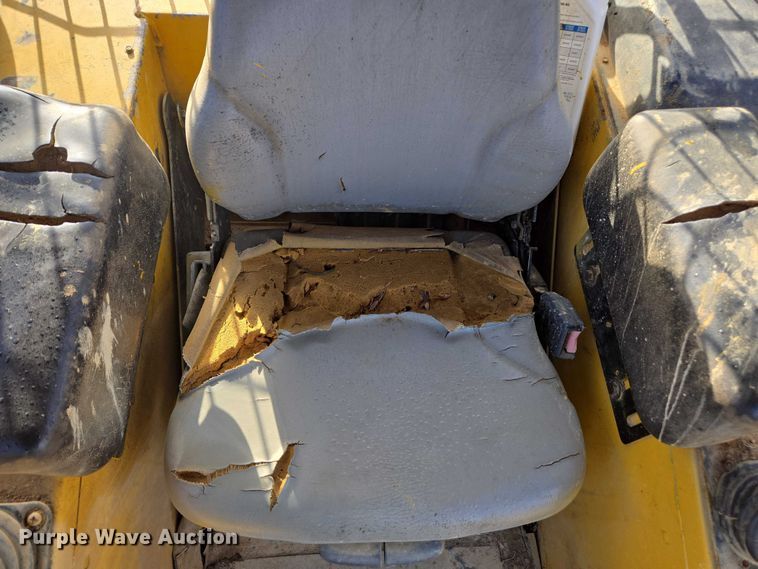 image for item YA1522 2000 John Deere 650H LT dozer