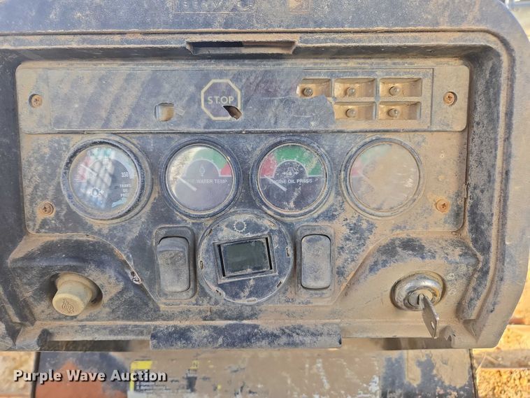 image for item YA1522 2000 John Deere 650H LT dozer