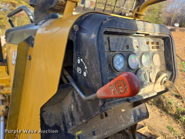 image for item YA1522 2000 John Deere 650H LT dozer