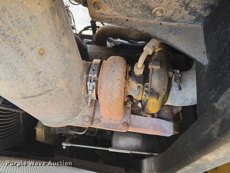 image for item YA1522 2000 John Deere 650H LT dozer