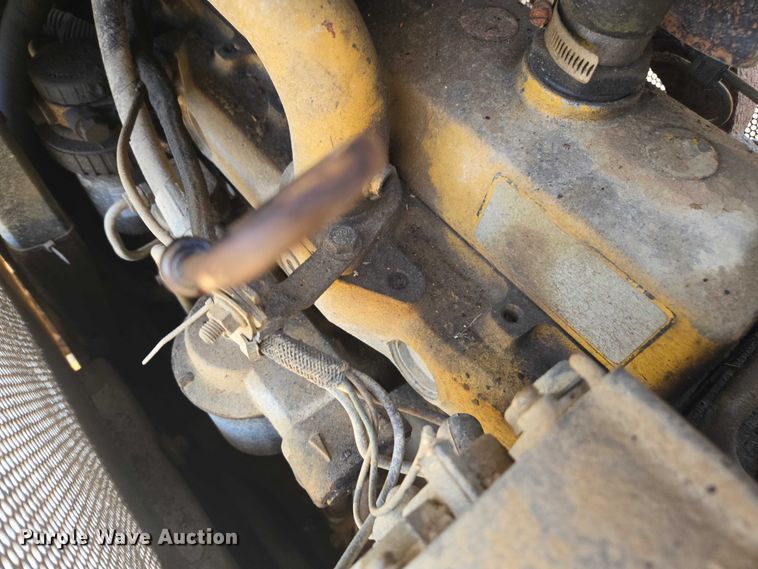 image for item YA1522 2000 John Deere 650H LT dozer