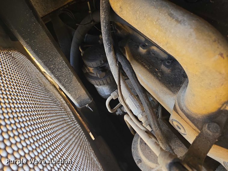 image for item YA1522 2000 John Deere 650H LT dozer