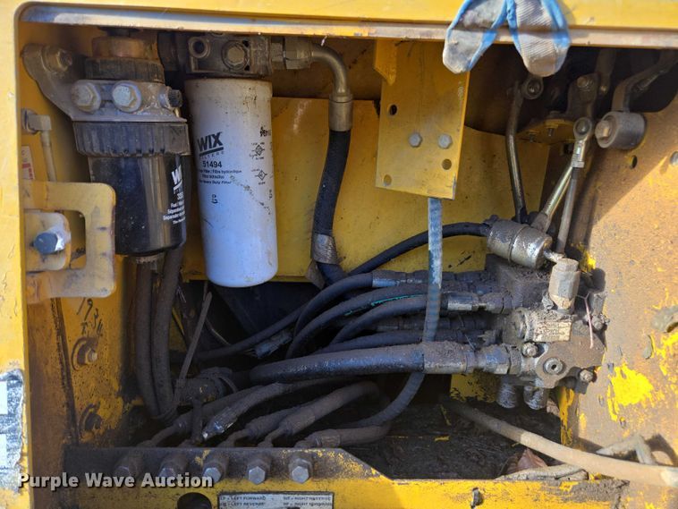 image for item YA1522 2000 John Deere 650H LT dozer