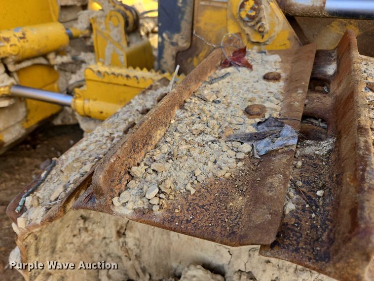 image for item YA1522 2000 John Deere 650H LT dozer