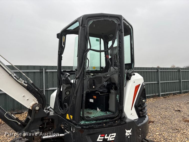 image for item YA1543 2022 Bobcat E42 mini excavator