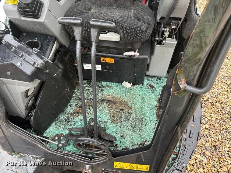 image for item YA1543 2022 Bobcat E42 mini excavator