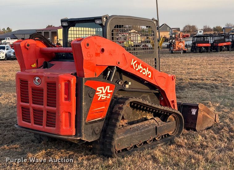 MINI CARGADOR SOBRE ORUGAS KUBOTA SVL752