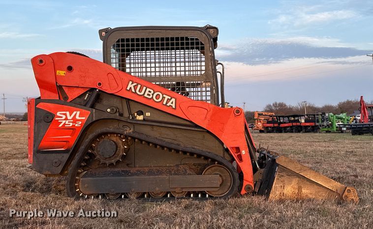 MINI CARGADOR SOBRE ORUGAS KUBOTA SVL752